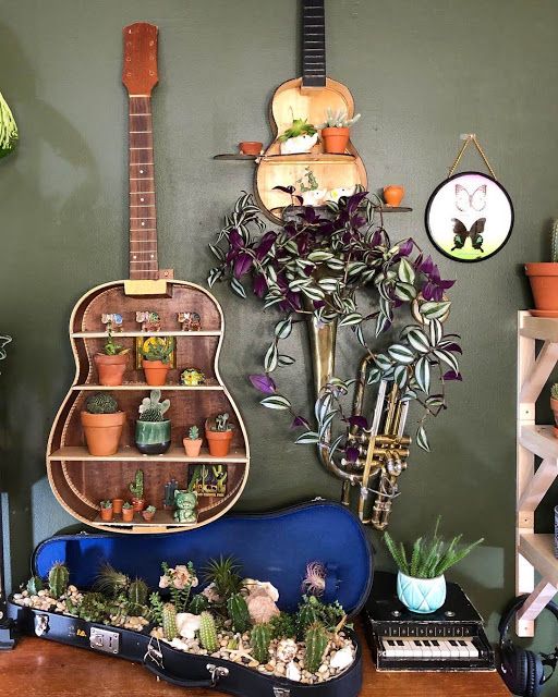 home decoration with old guitar
